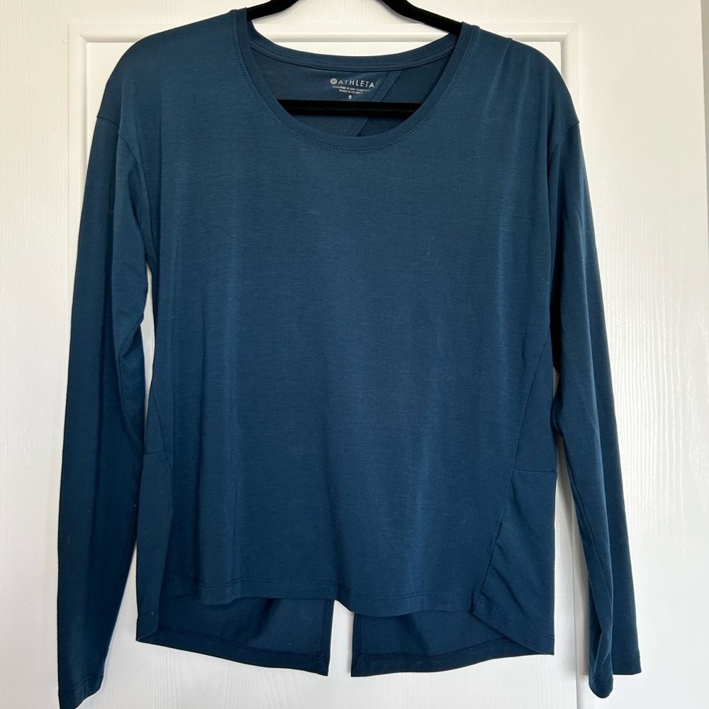 Athleta Blue Long Sleeve Relaxed T-Shirt